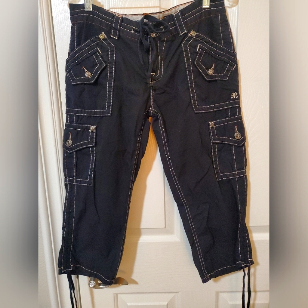 MISS ME CARGO CAPRI SIZE 27 IN GREAT CONDITION!